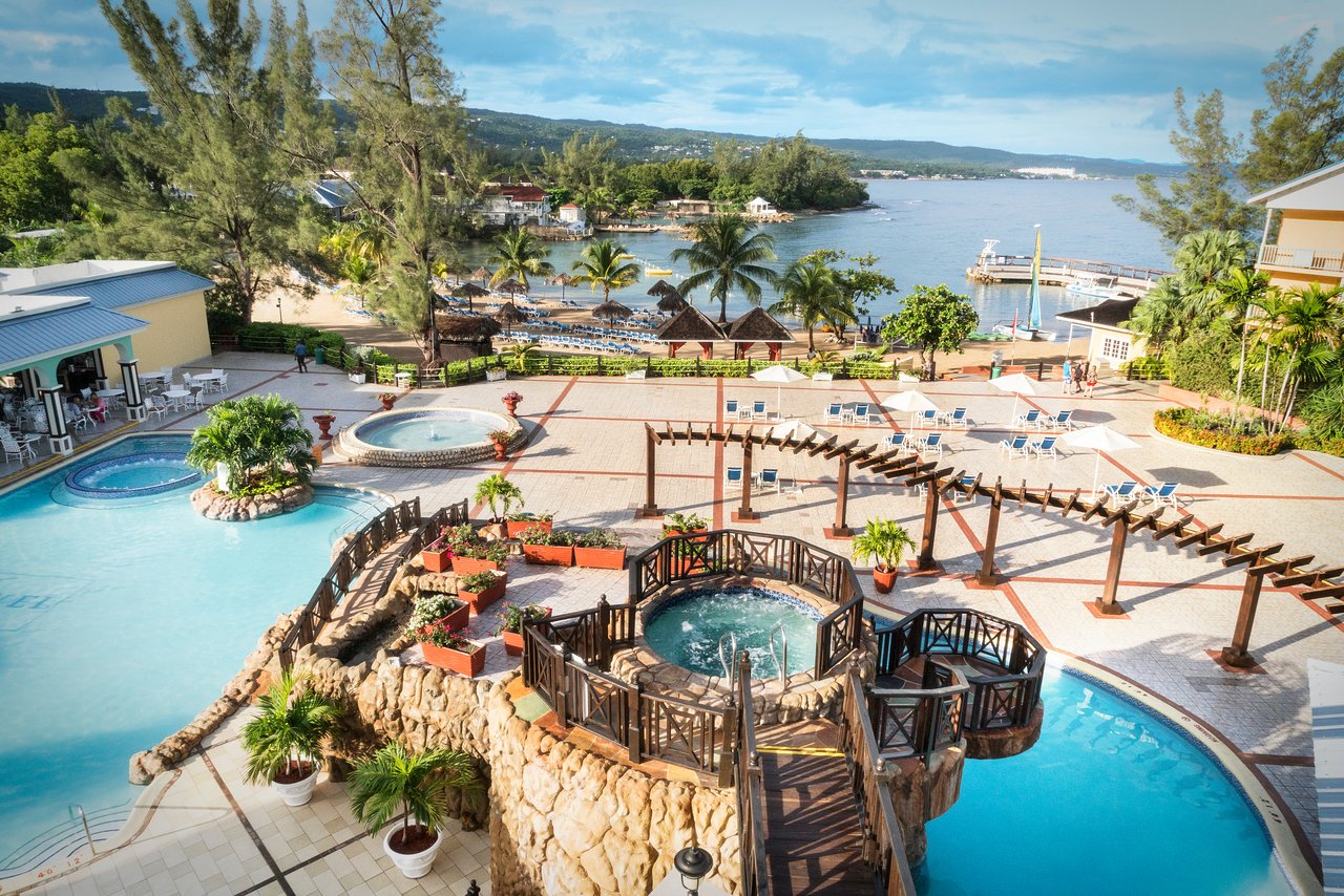 Jewel Paradise Cove Resort